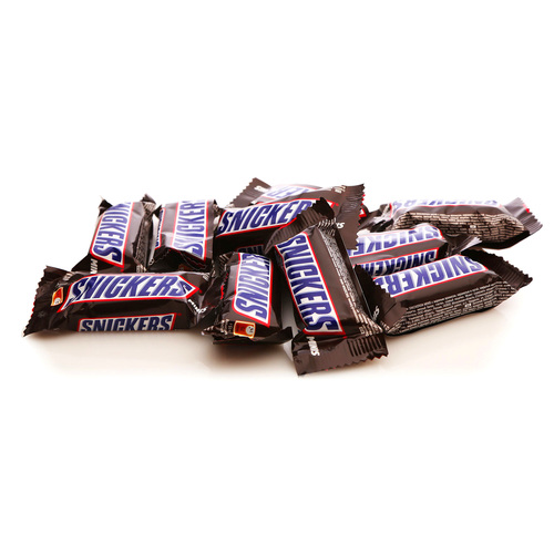 Конфеты шоколадные с жаренным арахисом, карамелью и нугой, Snickers Minis, 13 штук (200 гр. ± 10 гр.)