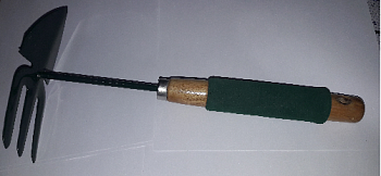 Рыхлитель 3-х зубый с деревянной ручкой (Россия)